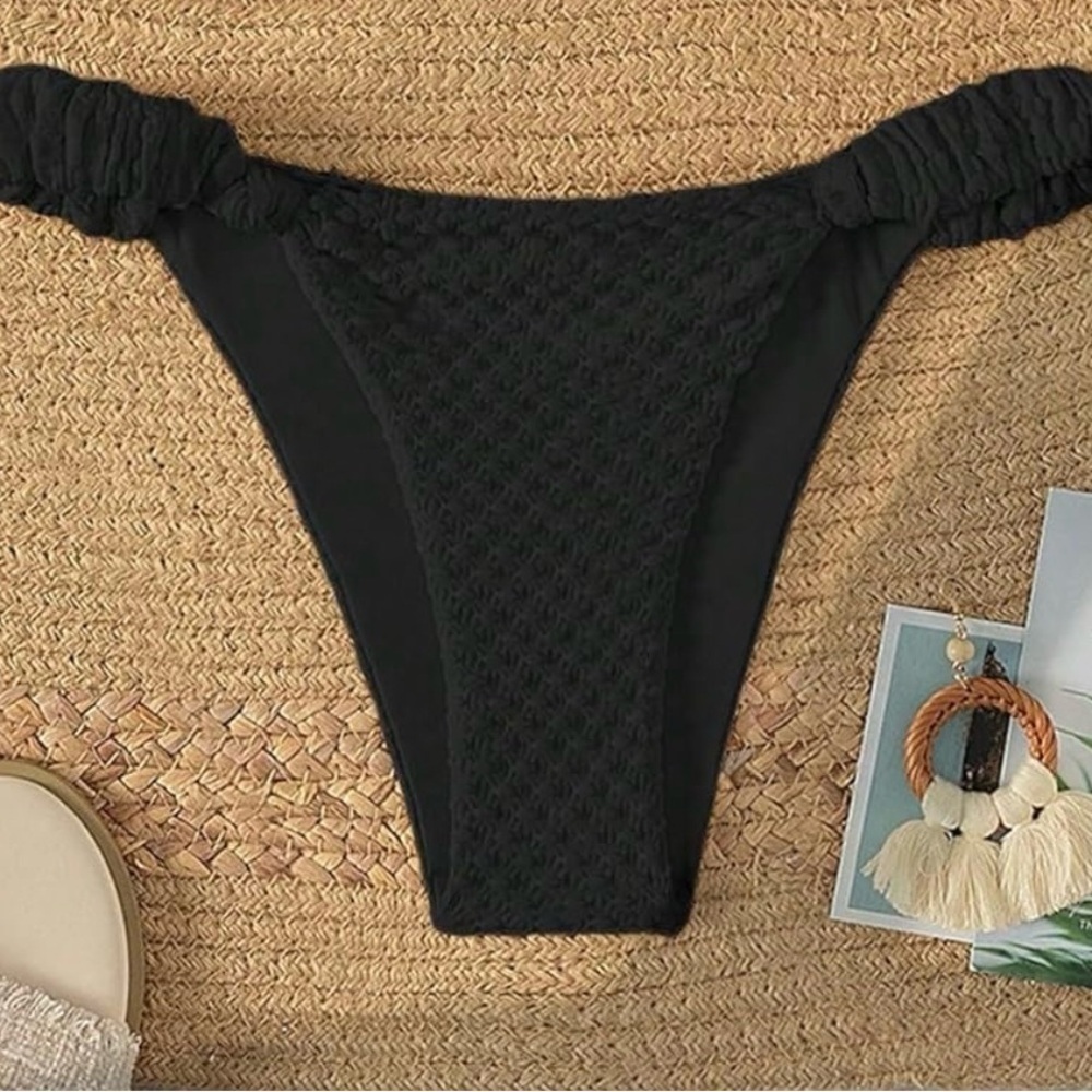 New women’s black cheeky swim bottoms textured size large A 65